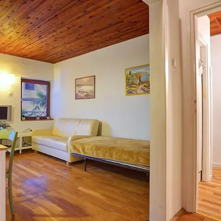 Apartman Laura *